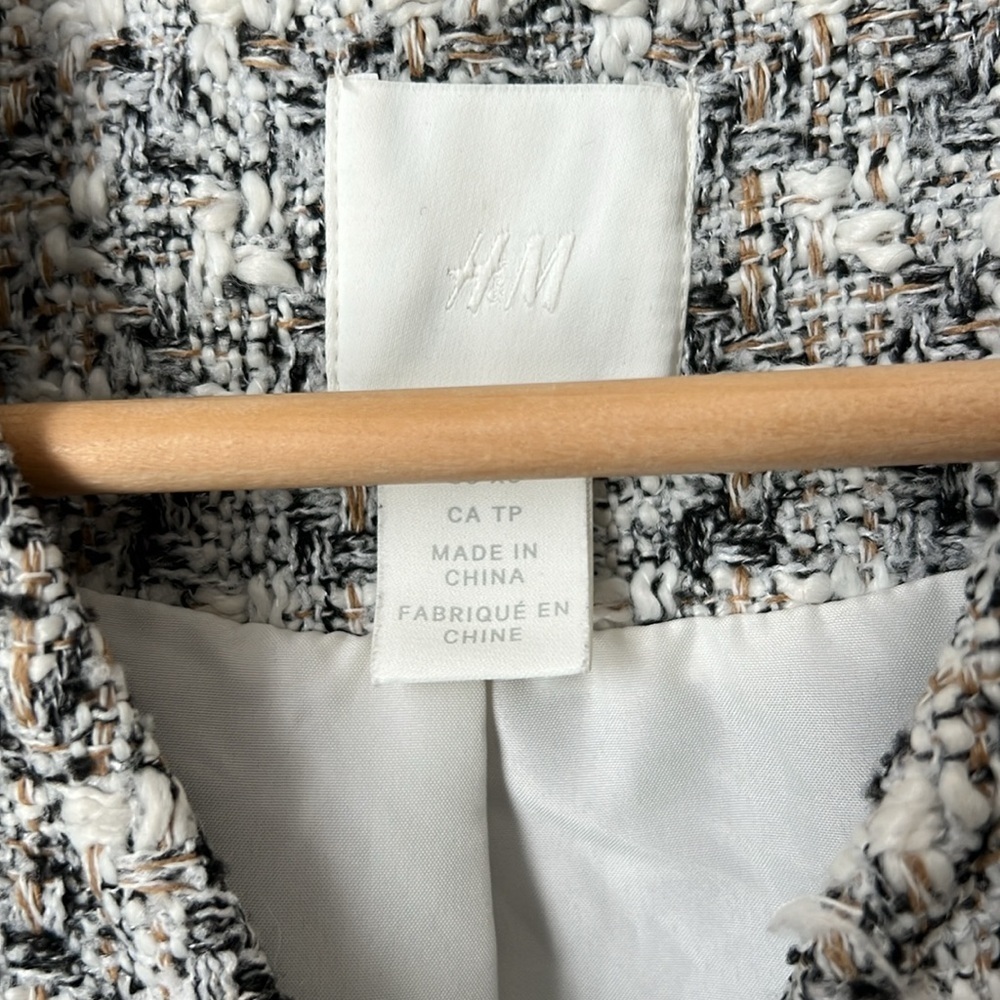 H&M Textured Waved Vest - Picture 4 of 11